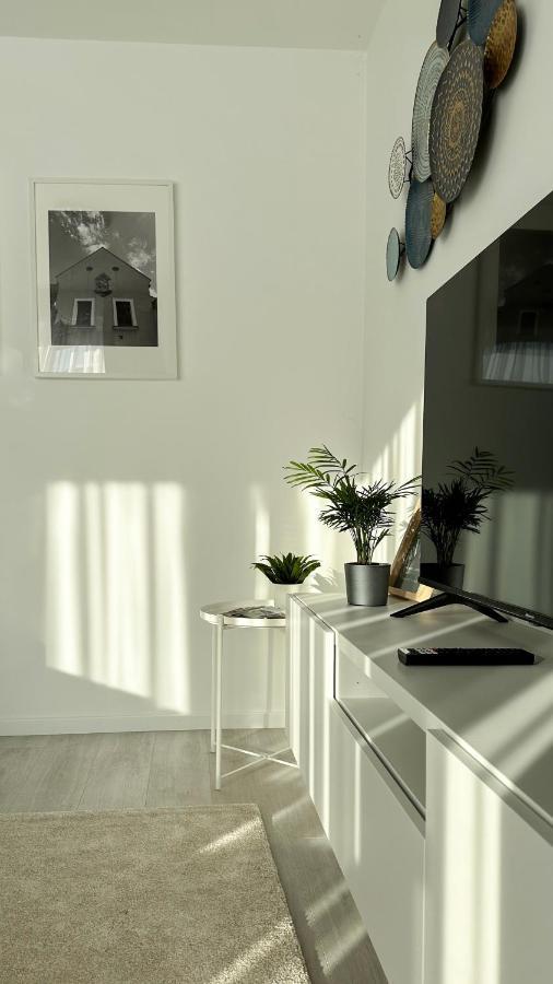 Linden Apartman 001 - Adults Only Mosonmagyaróvár Eksteriør billede