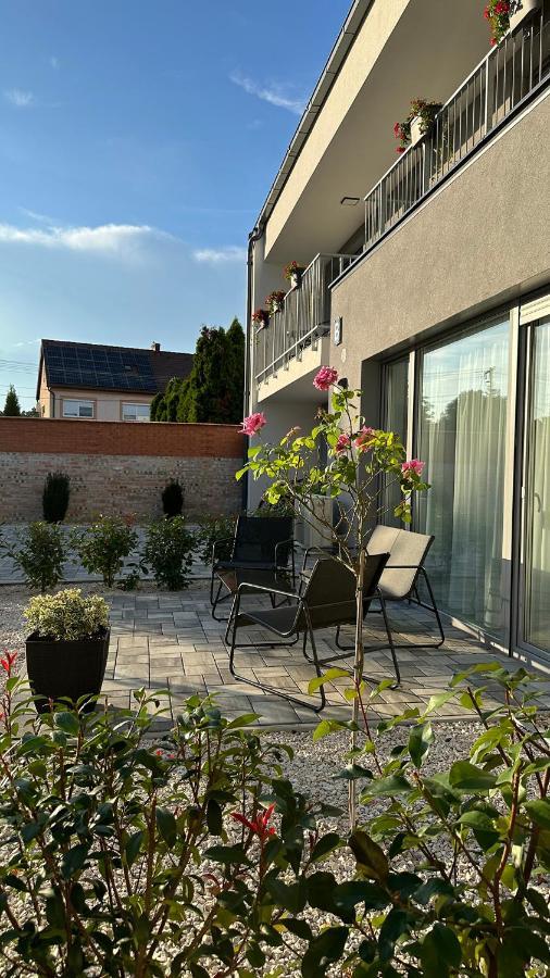 Linden Apartman 001 - Adults Only Mosonmagyaróvár Eksteriør billede