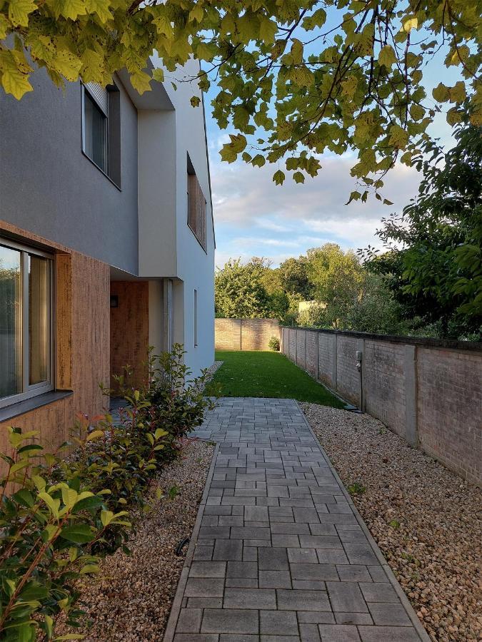 Linden Apartman 001 - Adults Only Mosonmagyaróvár Eksteriør billede