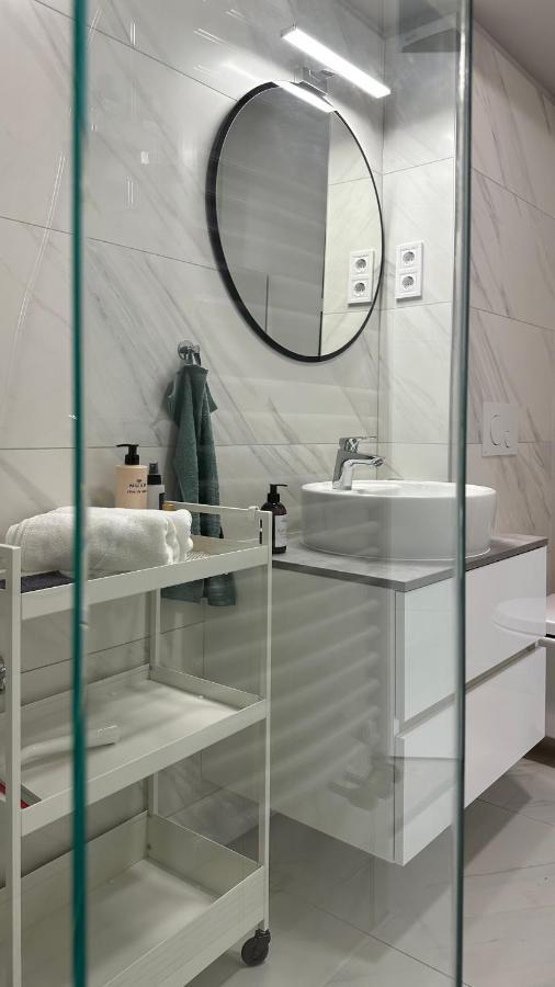 Linden Apartman 001 - Adults Only Mosonmagyaróvár Eksteriør billede