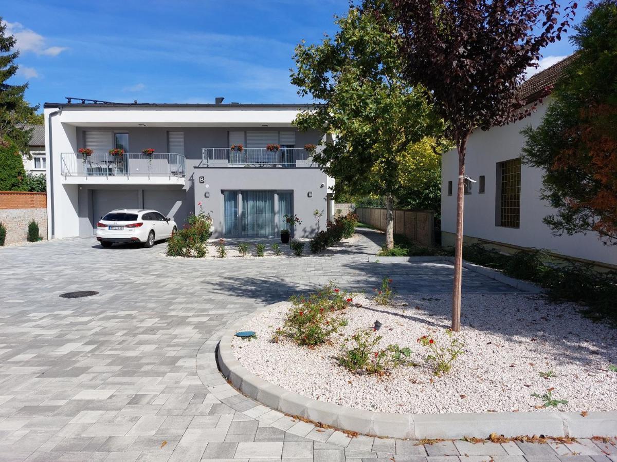 Linden Apartman 001 - Adults Only Mosonmagyaróvár Eksteriør billede