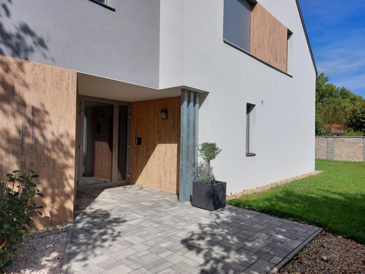 Linden Apartman 001 - Adults Only Mosonmagyaróvár Eksteriør billede
